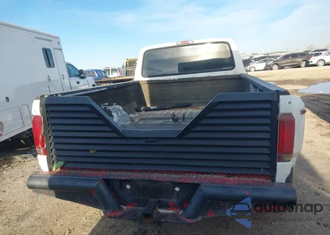 1995 Ford F350 z USA, uszkodzony, nr VIN 1FTJW35F1SEA71098